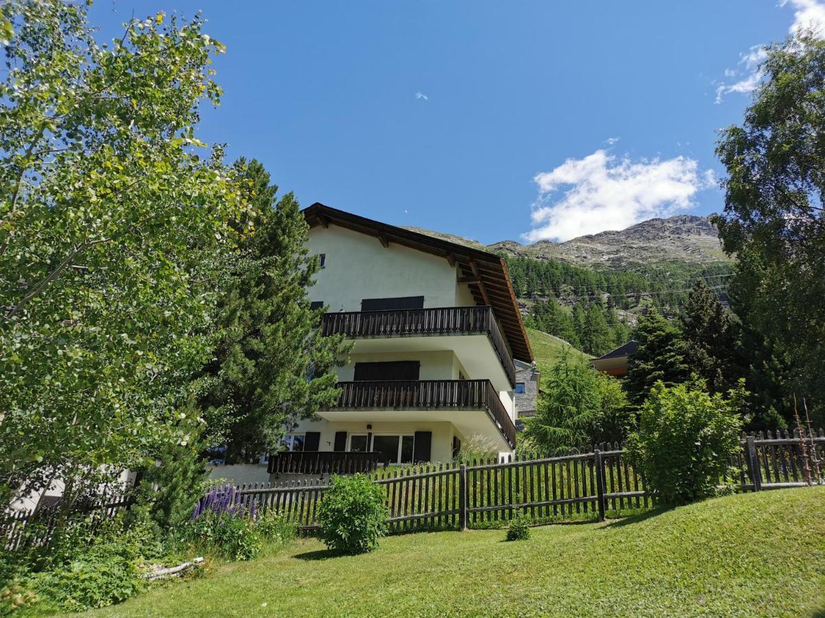 Ferienwohnung Pontresina - Chesa Andrea - Gartensitzplatz Extérieur photo